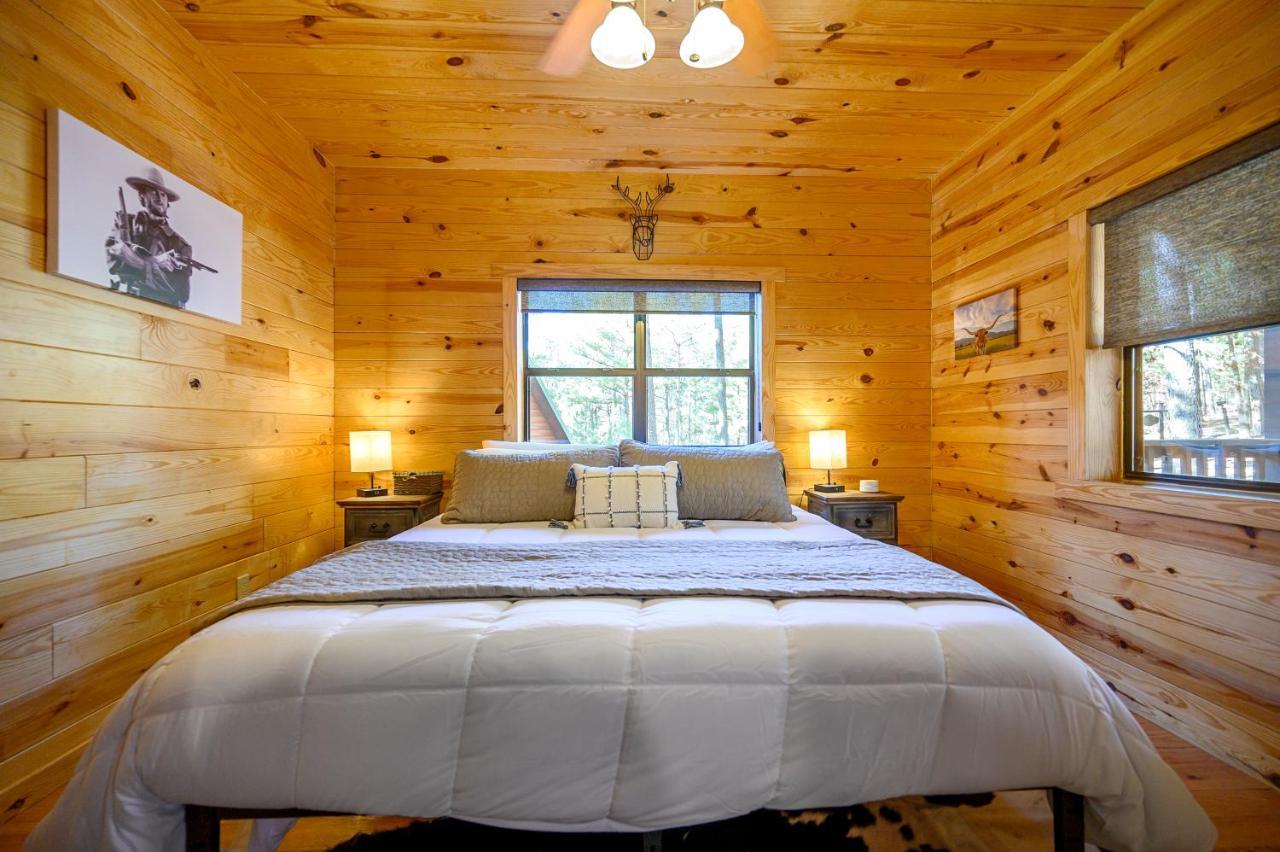 The Eastwood Spacious Retreat With 4 King En-Suites - Hot Tub - Pet-Friendly - Cozy Fire Pit - Prime Location - Multi-Family Брокен-Боу Екстер'єр фото