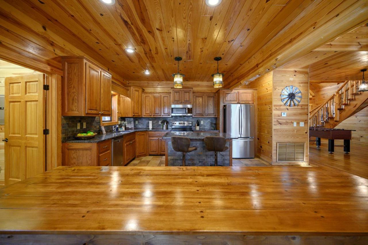 The Eastwood Spacious Retreat With 4 King En-Suites - Hot Tub - Pet-Friendly - Cozy Fire Pit - Prime Location - Multi-Family Брокен-Боу Екстер'єр фото