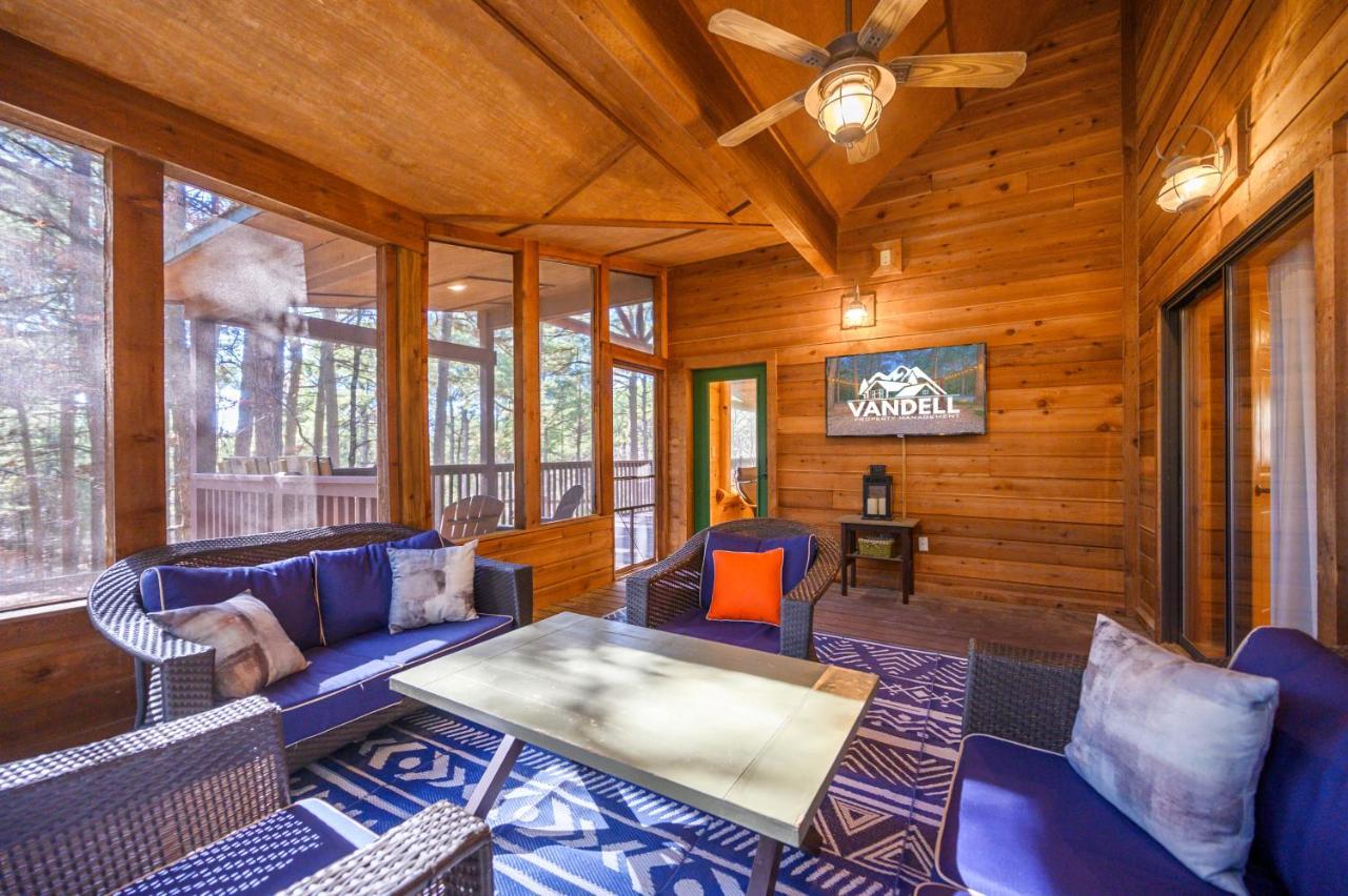 The Eastwood Spacious Retreat With 4 King En-Suites - Hot Tub - Pet-Friendly - Cozy Fire Pit - Prime Location - Multi-Family Брокен-Боу Екстер'єр фото