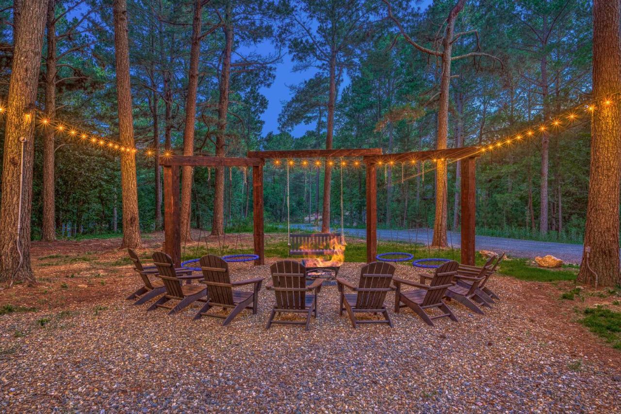 The Eastwood Spacious Retreat With 4 King En-Suites - Hot Tub - Pet-Friendly - Cozy Fire Pit - Prime Location - Multi-Family Брокен-Боу Екстер'єр фото