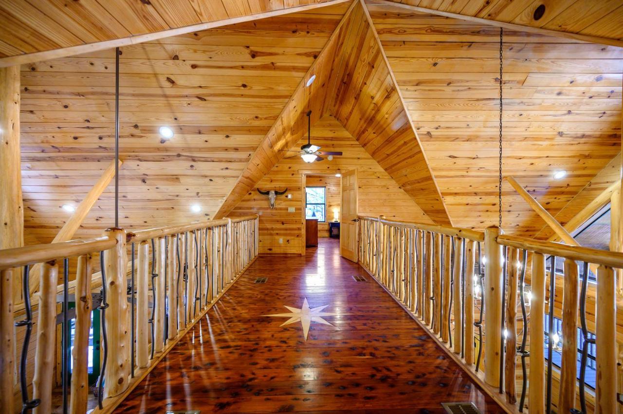 The Eastwood Spacious Retreat With 4 King En-Suites - Hot Tub - Pet-Friendly - Cozy Fire Pit - Prime Location - Multi-Family Брокен-Боу Екстер'єр фото