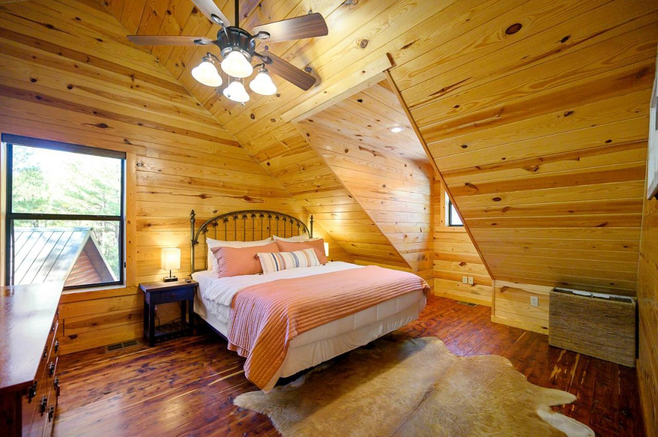 The Eastwood Spacious Retreat With 4 King En-Suites - Hot Tub - Pet-Friendly - Cozy Fire Pit - Prime Location - Multi-Family Брокен-Боу Екстер'єр фото