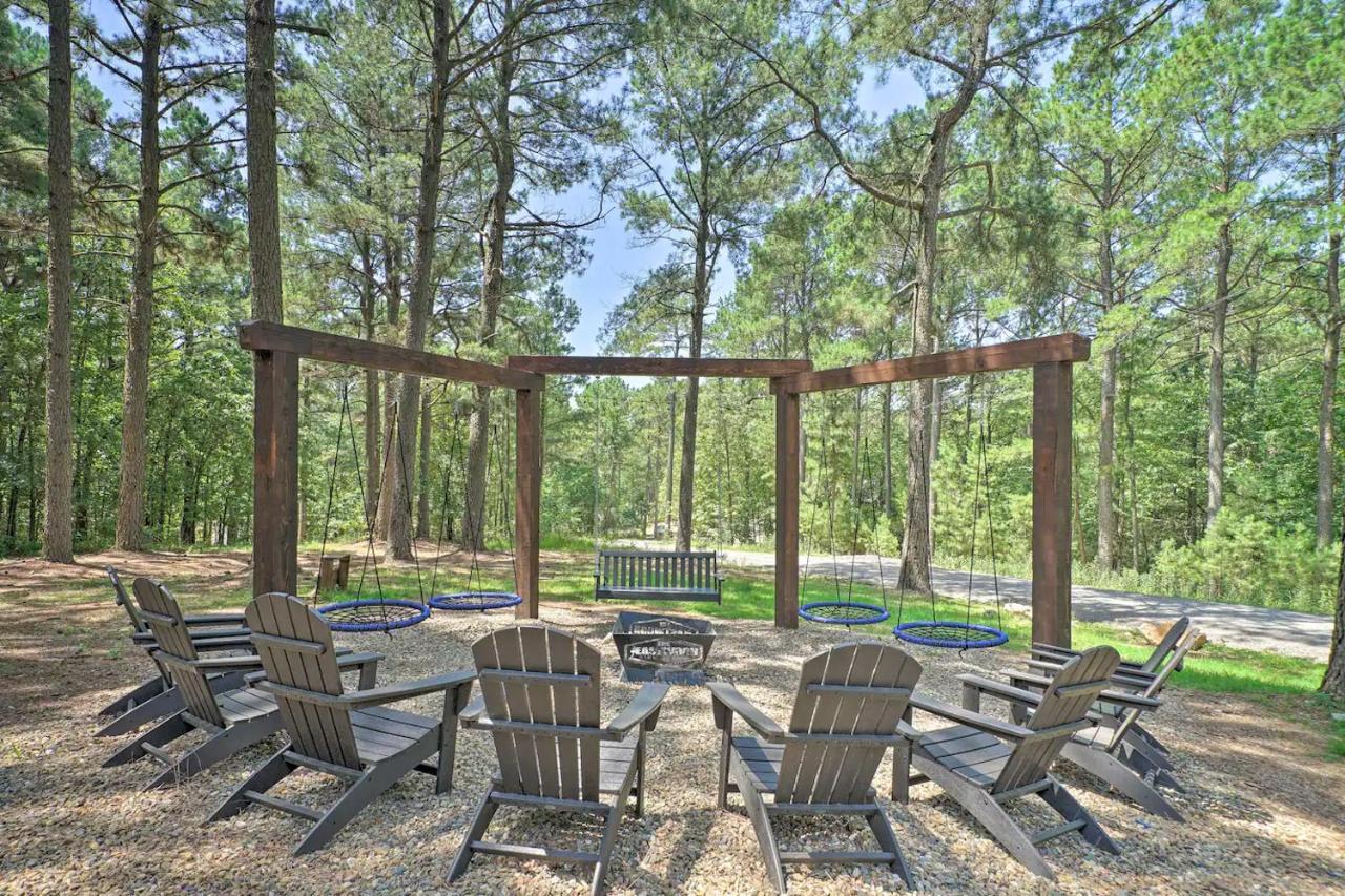 The Eastwood Spacious Retreat With 4 King En-Suites - Hot Tub - Pet-Friendly - Cozy Fire Pit - Prime Location - Multi-Family Брокен-Боу Екстер'єр фото