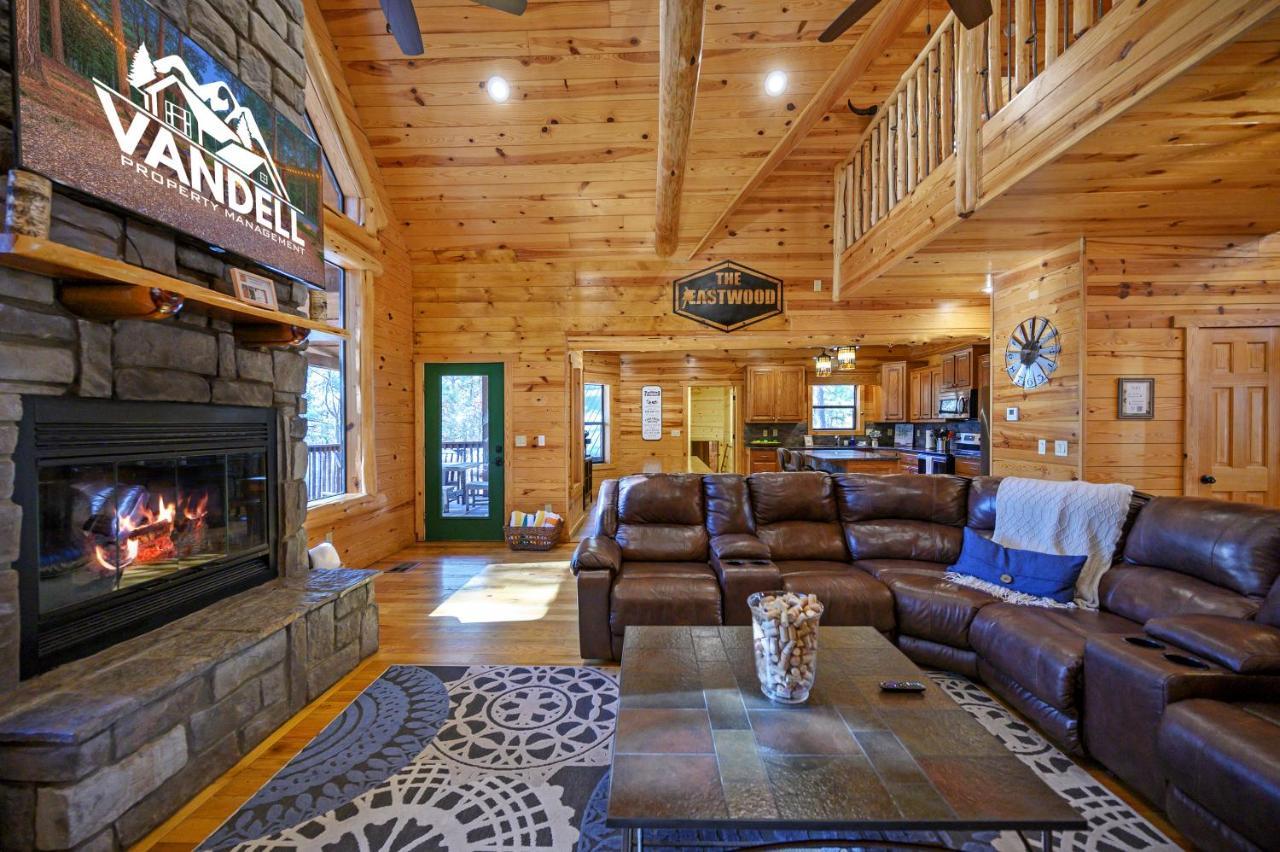 The Eastwood Spacious Retreat With 4 King En-Suites - Hot Tub - Pet-Friendly - Cozy Fire Pit - Prime Location - Multi-Family Брокен-Боу Екстер'єр фото