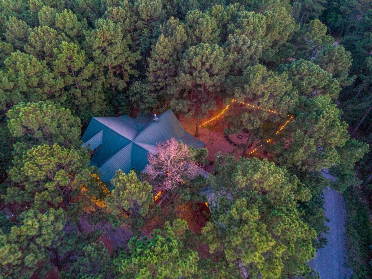 The Eastwood Spacious Retreat With 4 King En-Suites - Hot Tub - Pet-Friendly - Cozy Fire Pit - Prime Location - Multi-Family Брокен-Боу Екстер'єр фото