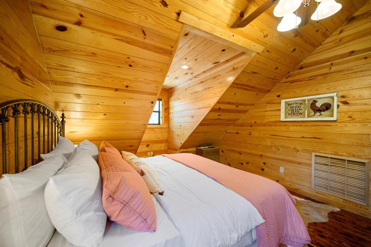 The Eastwood Spacious Retreat With 4 King En-Suites - Hot Tub - Pet-Friendly - Cozy Fire Pit - Prime Location - Multi-Family Брокен-Боу Екстер'єр фото