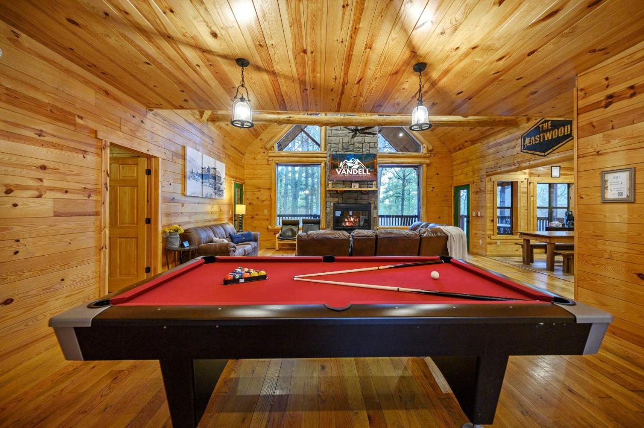 The Eastwood Spacious Retreat With 4 King En-Suites - Hot Tub - Pet-Friendly - Cozy Fire Pit - Prime Location - Multi-Family Брокен-Боу Екстер'єр фото
